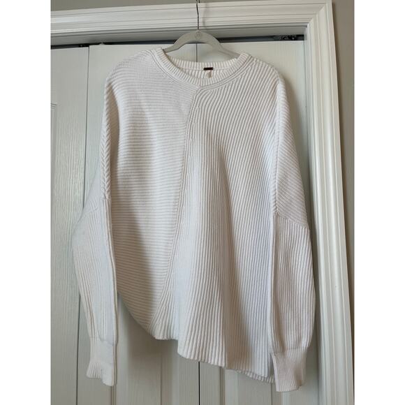 Free People Sweaters - FREE PEOPLE Downtown Ribbed Assymetric Hem Sweater Sz M